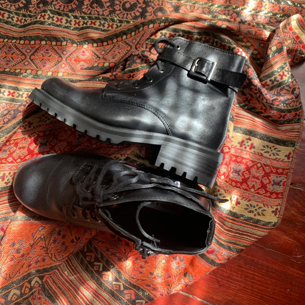 Chelsea & Violet Carli Boots